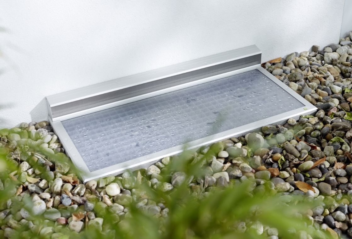 Wasserabweisende Lichtschachtabdeckung RESi von Neher. Schützt den Kellerschaft vor Schmutz, Spritzwasser und Insekten.