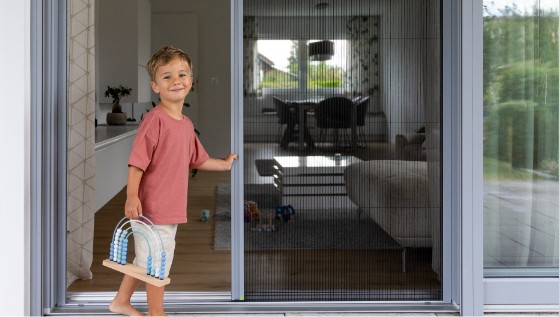 Neher Insektenschutz Plissee ist kinderleicht zu bedienen.