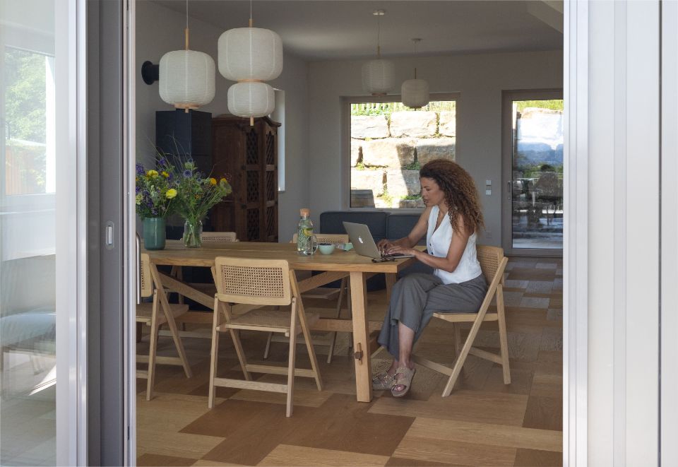 Neher Insektenschutz Transpatec Gewebe. Extra feines, nahezu unsichtbares Gewebe für klare Sicht und Komfort.