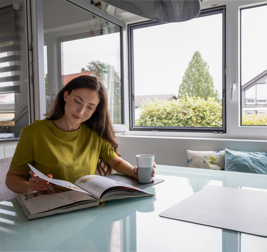 Neher Transpatec Insektenschutzgewebe – extrem transparentes, nahezu unsichtbares Gewebe im Rahmen, maximale Luft‑ und Lichtdurchlässigkeit.