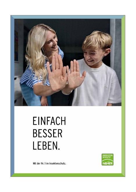 Titelbild des Neher Gesamtprospekts: Zwei Personen halten schützend die Handflächen vor ein Insektenschutz‑Gewebe mit dem Slogan einfach besser leben.